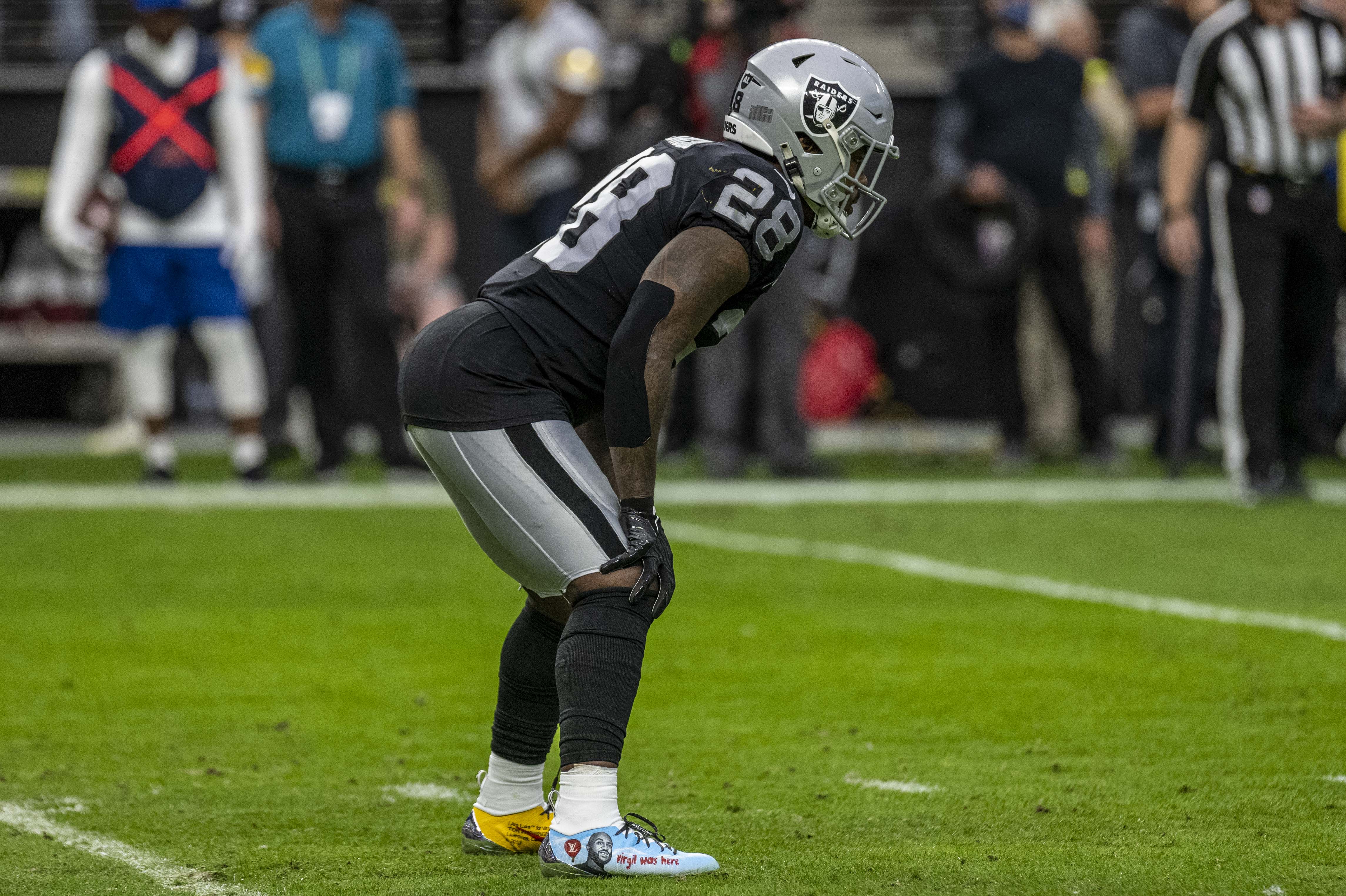 Josh Jacobs in a Raiders uniform against Washington on December 5, 2021, archival photograph.